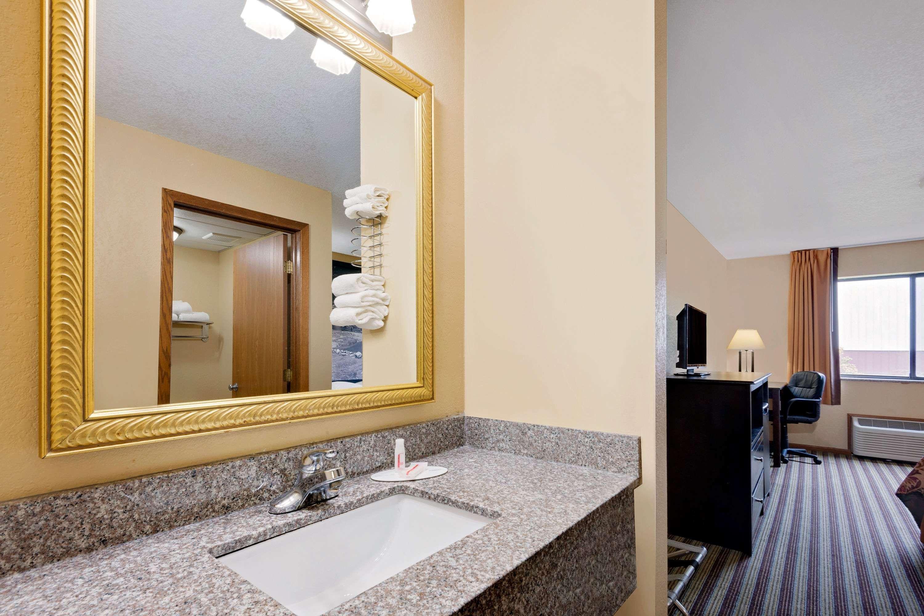 Super 8 By Wyndham Iowa Falls Extérieur photo