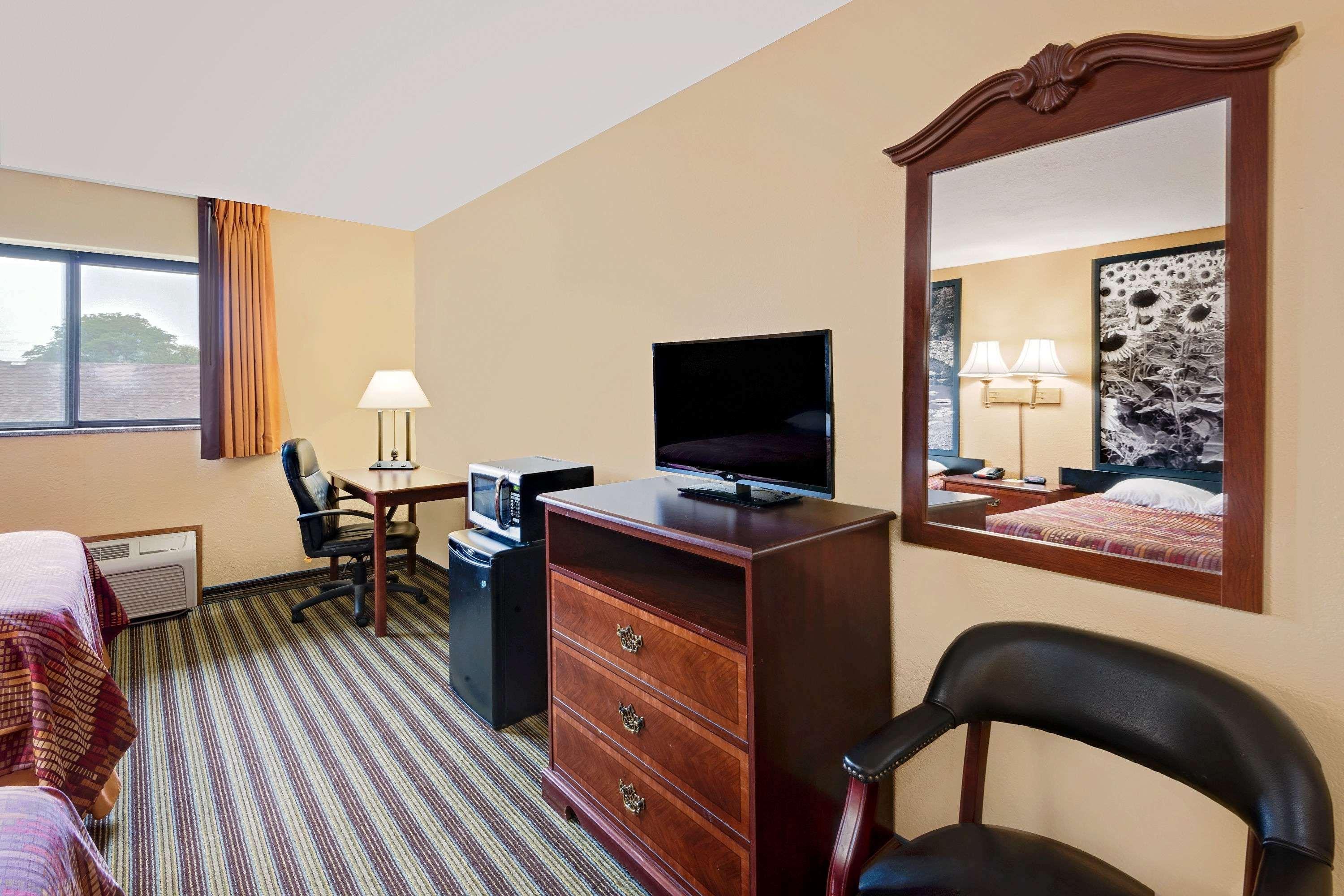 Super 8 By Wyndham Iowa Falls Extérieur photo