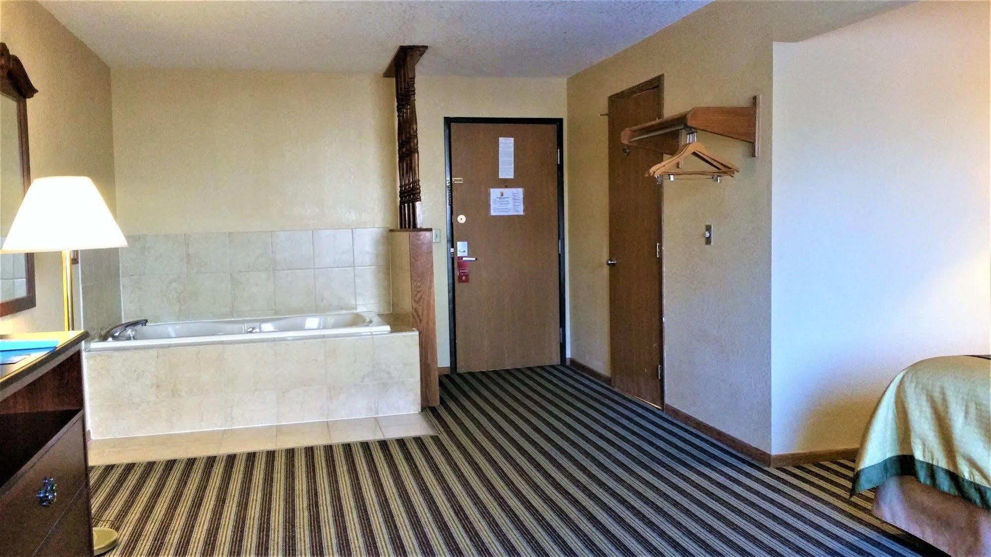 Super 8 By Wyndham Iowa Falls Extérieur photo